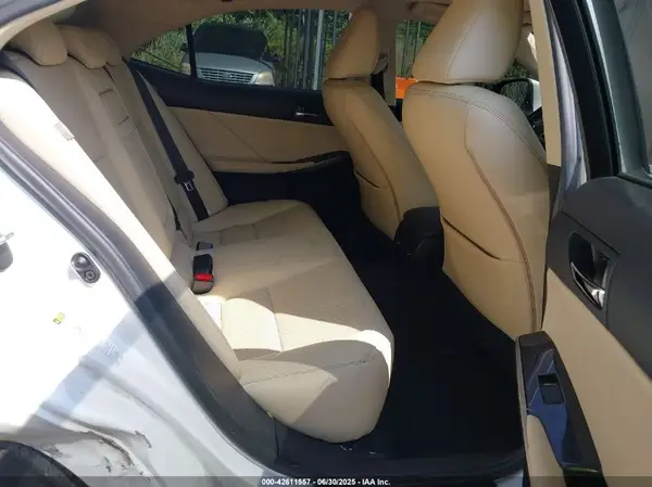 JTHBA1D27G5024704 2016 LEXUS IS - Image 8