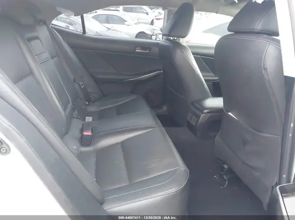 JTHBA1D27H5050706 2017 LEXUS IS - Image 8