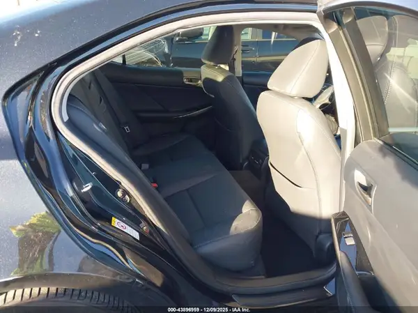JTHBA1D27J5065941 2018 LEXUS IS - Image 8