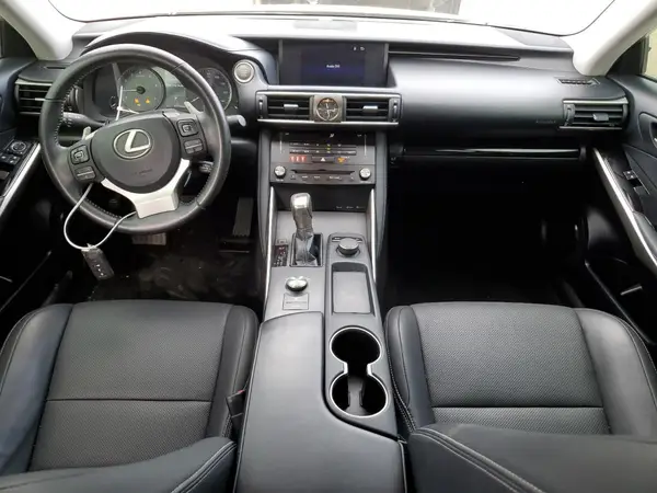 JTHBA1D27J5067821 2018 LEXUS IS - Image 8