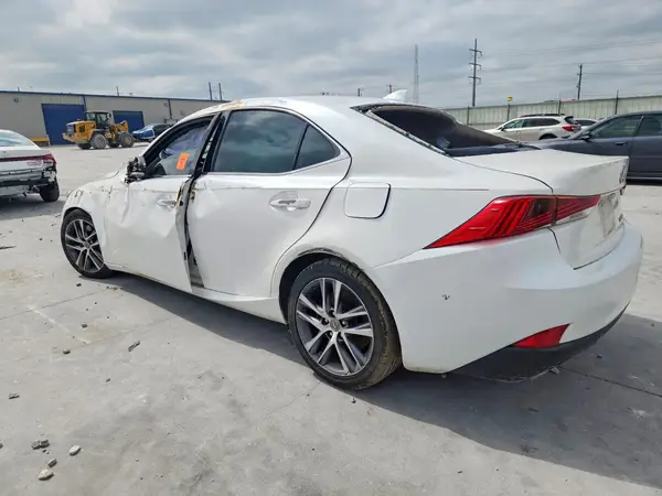 JTHBA1D27J5075210 2018 LEXUS IS - Image 2