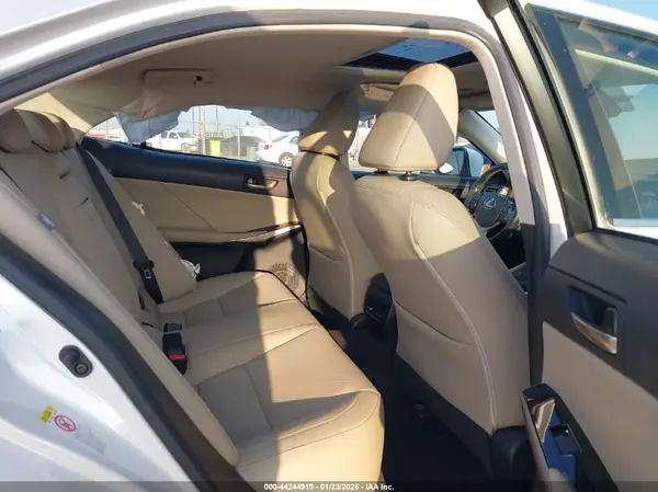 JTHBA1D27K5085656 2019 LEXUS IS - Image 8