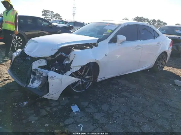 JTHBA1D27K5100933 2019 LEXUS IS - Image 2