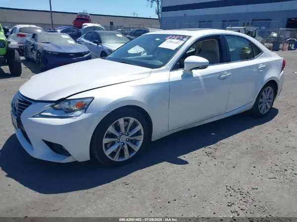 JTHBA1D28G5030026 2016 LEXUS IS - Image 2