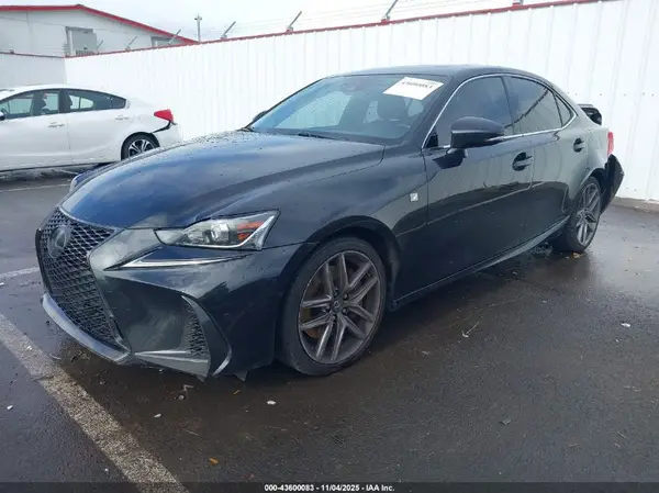 JTHBA1D28J5064135 2018 LEXUS IS - Image 2