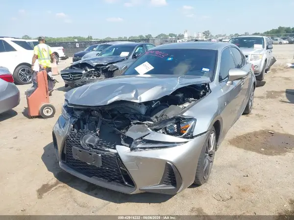 JTHBA1D28J5067021 2018 LEXUS IS - Image 2