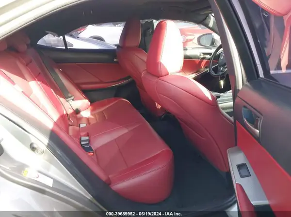 JTHBA1D28J5070212 2018 LEXUS IS - Image 8