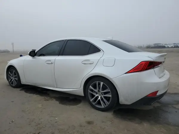 JTHBA1D28J5083008 2018 LEXUS IS - Image 2