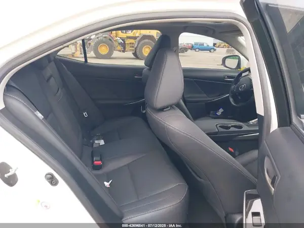 JTHBA1D28J5083381 2018 LEXUS IS - Image 8