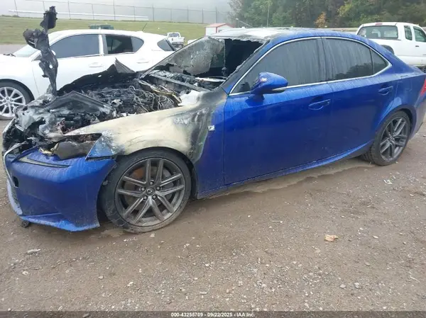JTHBA1D29G5003871 2016 LEXUS IS - Image 2
