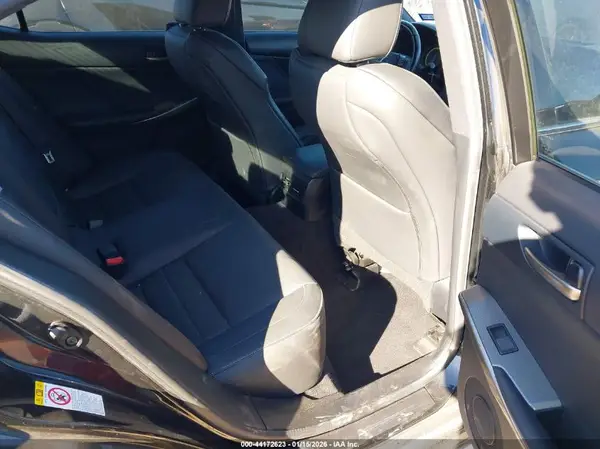 JTHBA1D29H5040520 2017 LEXUS IS - Image 8