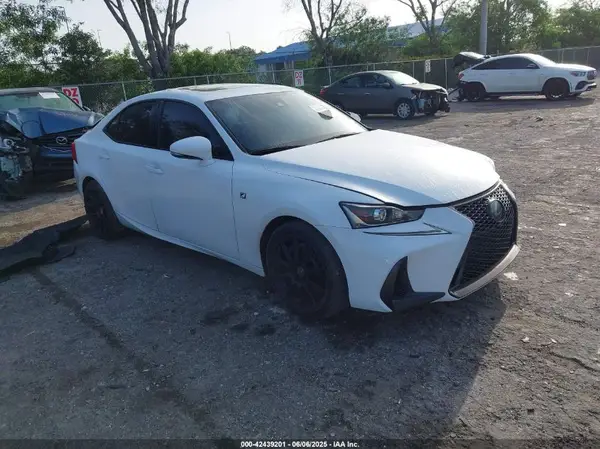 JTHBA1D29J5078352 2018 LEXUS IS - Image 1
