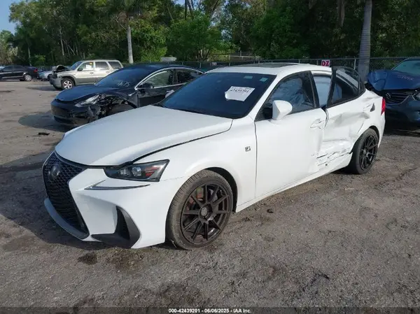 JTHBA1D29J5078352 2018 LEXUS IS - Image 2
