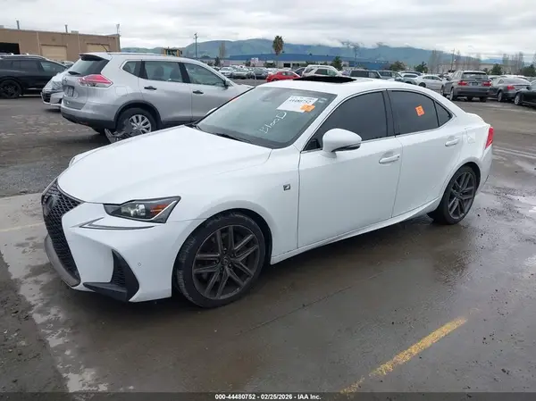 JTHBA1D29J5082031 2018 LEXUS IS - Image 2