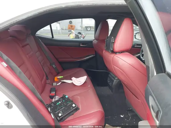JTHBA1D29J5082031 2018 LEXUS IS - Image 8