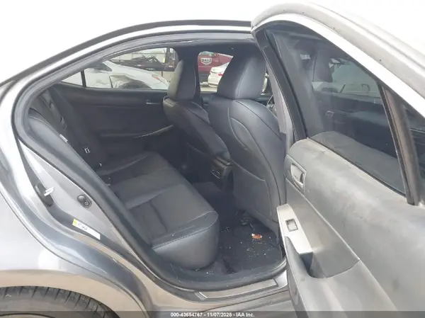 JTHBA1D29J5083146 2018 LEXUS IS - Image 8
