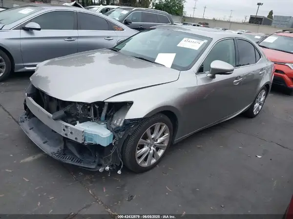 JTHBA1D2XG5007623 2016 LEXUS IS - Image 2