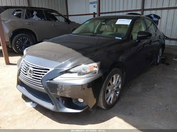 JTHBA1D2XG5009033 2016 LEXUS IS - Image 2