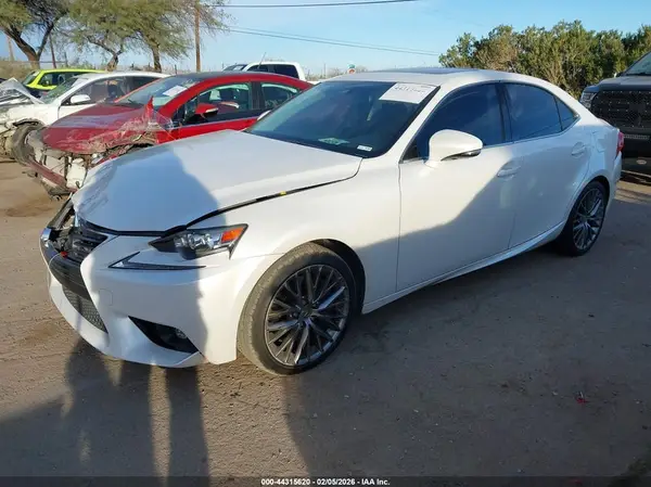 JTHBA1D2XG5009209 2016 LEXUS IS - Image 2