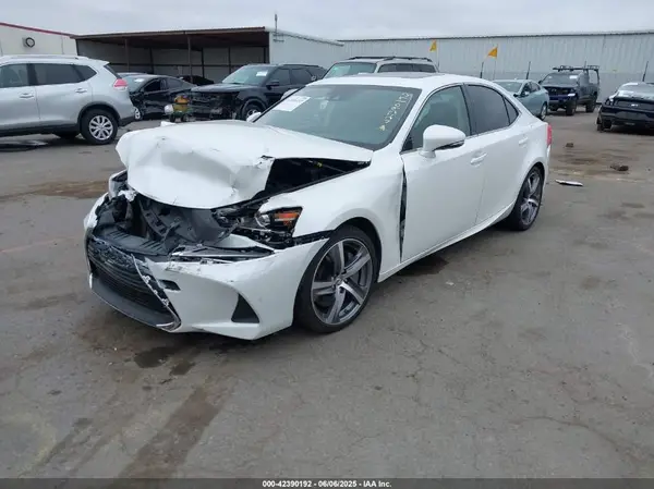 JTHBA1D2XJ5066579 2018 LEXUS IS - Image 2