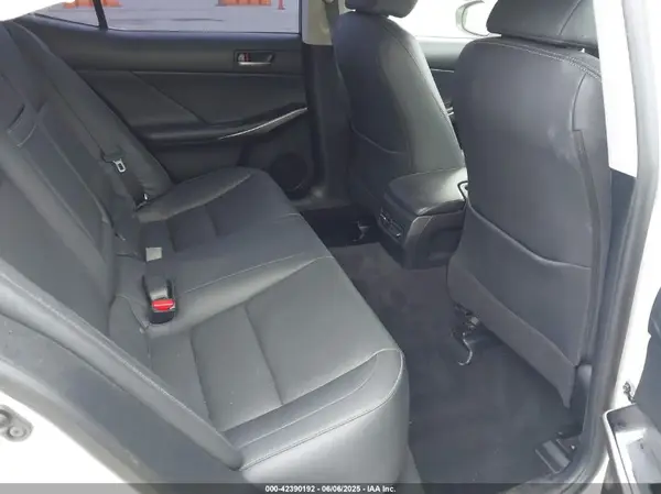 JTHBA1D2XJ5066579 2018 LEXUS IS - Image 8
