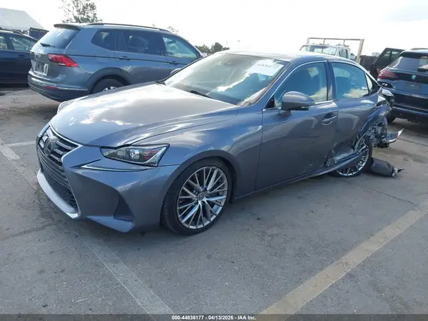 JTHBA1D2XJ5067134 2018 LEXUS IS - Image 2