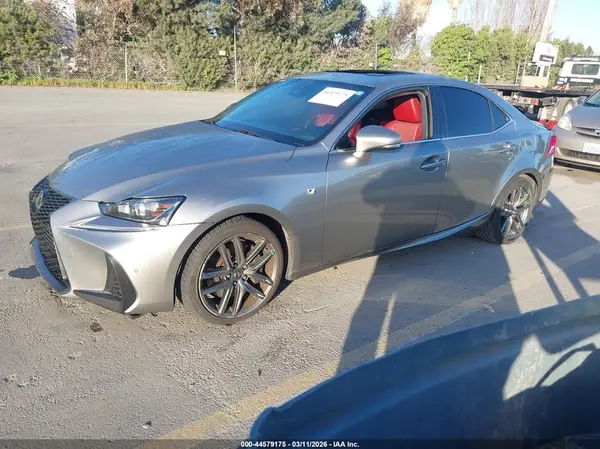 JTHBA1D2XJ5067571 2018 LEXUS IS - Image 2