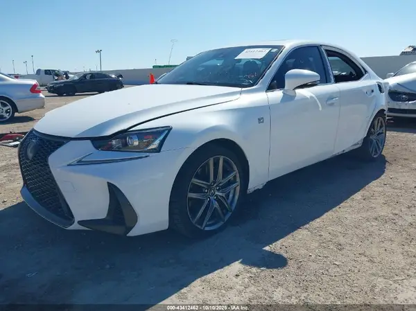 JTHBA1D2XJ5068008 2018 LEXUS IS - Image 2