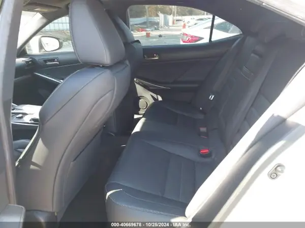 JTHBA1D2XJ5071653 2018 LEXUS IS - Image 8