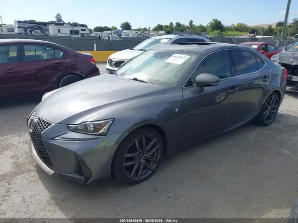 JTHBA1D2XJ5073581 2018 LEXUS IS - Image 2