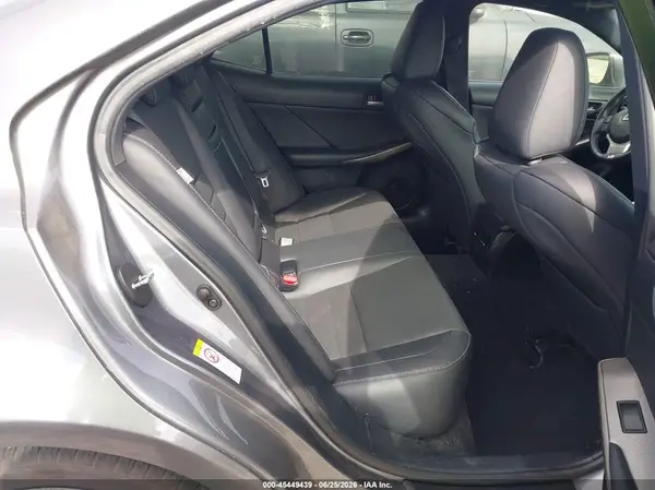 JTHBA1D2XJ5073581 2018 LEXUS IS - Image 8