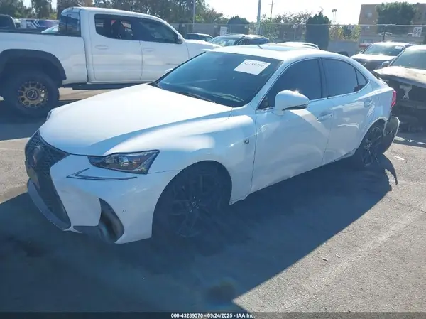 JTHBA1D2XJ5078036 2018 LEXUS IS - Image 2