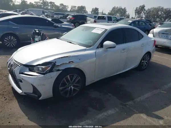 JTHBA1D2XJ5080398 2018 LEXUS IS - Image 2