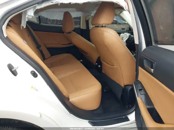 JTHBA1D2XJ5082801 2018 LEXUS IS - Image 8
