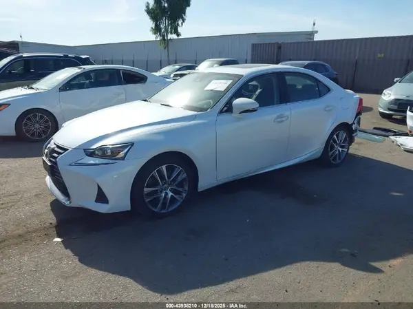 JTHBA1D2XK5087983 2019 LEXUS IS - Image 2