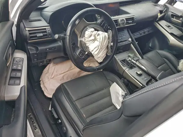 JTHBE1D28H5030307 2017 LEXUS IS - Image 8