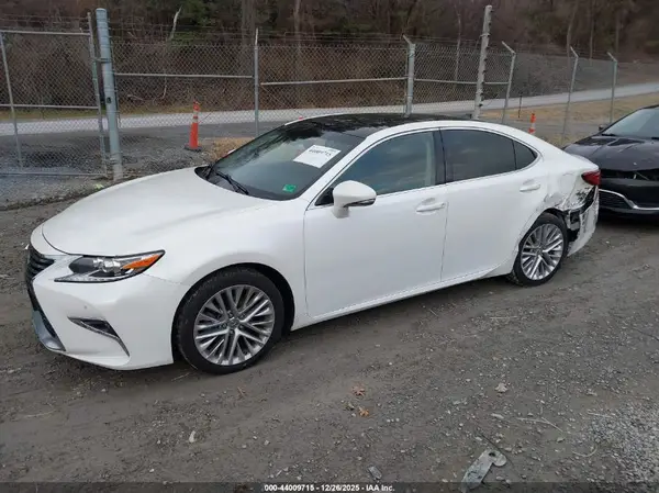 JTHBK1GG0G2242005 2016 LEXUS ES - Image 2