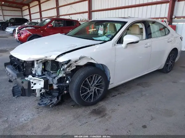 JTHBK1GG0H2257444 2017 LEXUS ES - Image 2