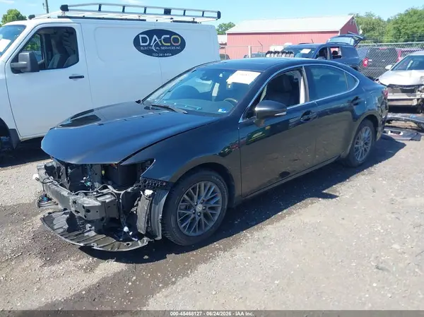 JTHBK1GG0J2263475 2018 LEXUS ES - Image 2