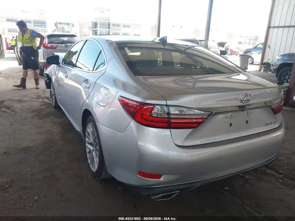JTHBK1GG2G2228459 2016 LEXUS ES - Image 2