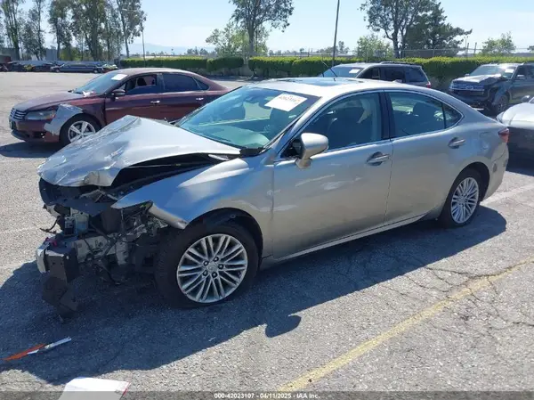 JTHBK1GG4J2264161 2018 LEXUS ES - Image 2