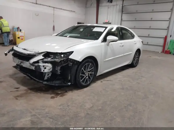 JTHBK1GG6G2240016 2016 LEXUS ES - Image 2