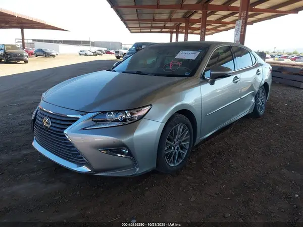 JTHBK1GG7J2264106 2018 LEXUS ES - Image 2