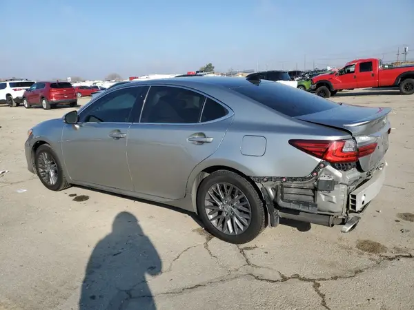JTHBK1GG8J2264003 2018 LEXUS ES - Image 2