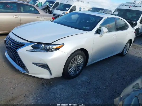 JTHBK1GGXG2224742 2016 LEXUS ES - Image 2