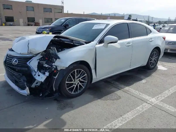 JTHBK1GGXG2243002 2016 LEXUS ES - Image 2