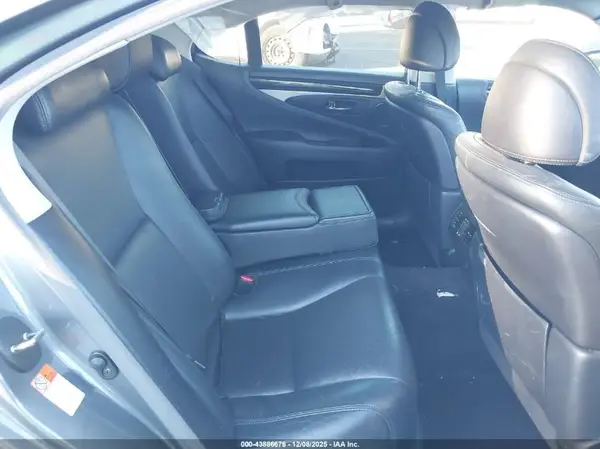 JTHBL5EF7G5140374 2016 LEXUS LS - Image 8