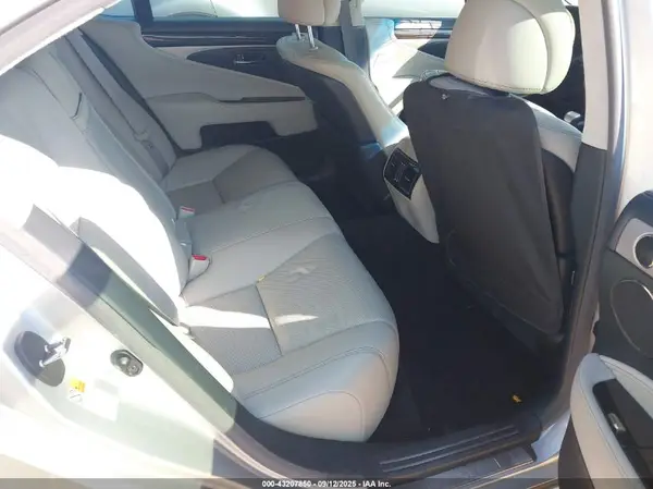 JTHBL5EF7G5141332 2016 LEXUS LS - Image 8