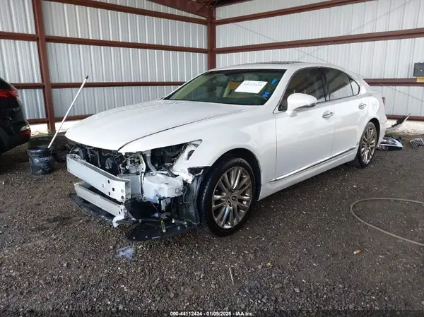JTHBL5EF8G5139184 2016 LEXUS LS - Image 2