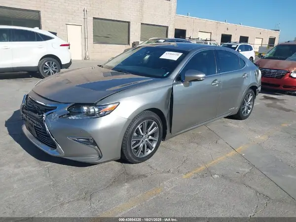 JTHBW1GG0H2132111 2017 LEXUS ES - Image 2